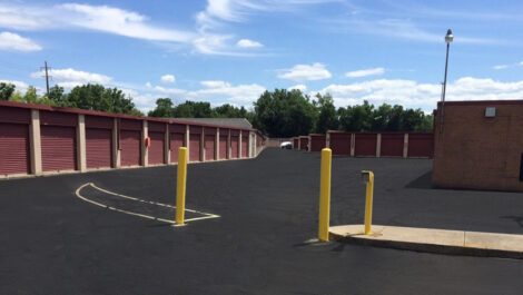 Drive-up access storage units at Linden Stop-N-Lock in Dayton, OH.