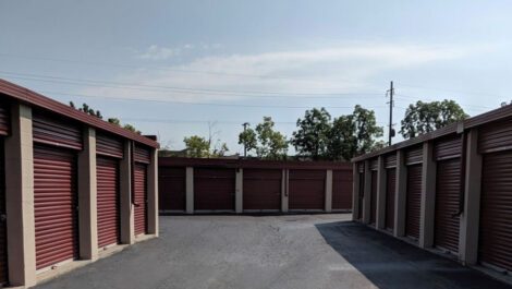 Row of standard, drive-up access storage units at Linden Stop-N-Lock in Dayton, OH.
