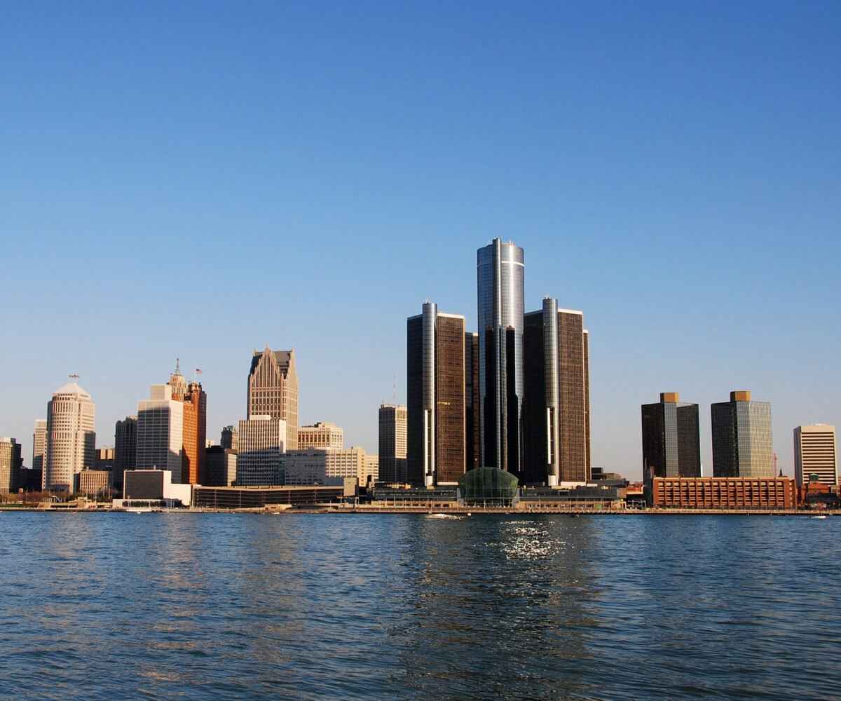 Detroit skyline during the daytime next to lake.