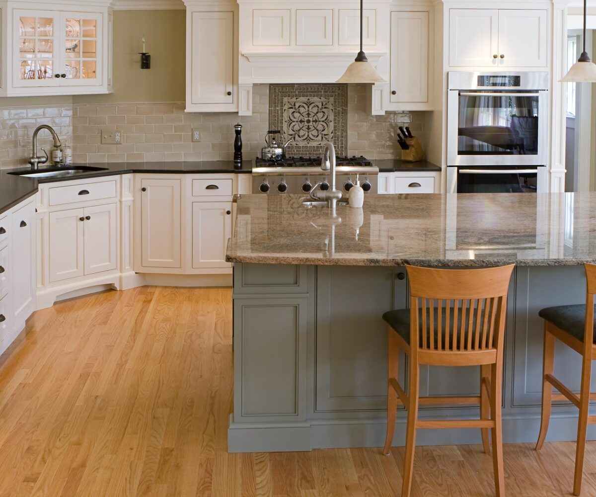 Beautiful large kitchen.