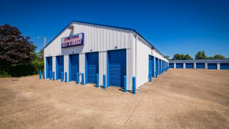 Mini exterior storage units at National Storage on 1512 w 5th st in Owensboro, KY.