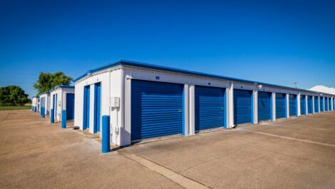 Large exterior storage units at National Storage on Salem Drive in Owensboro, KY.